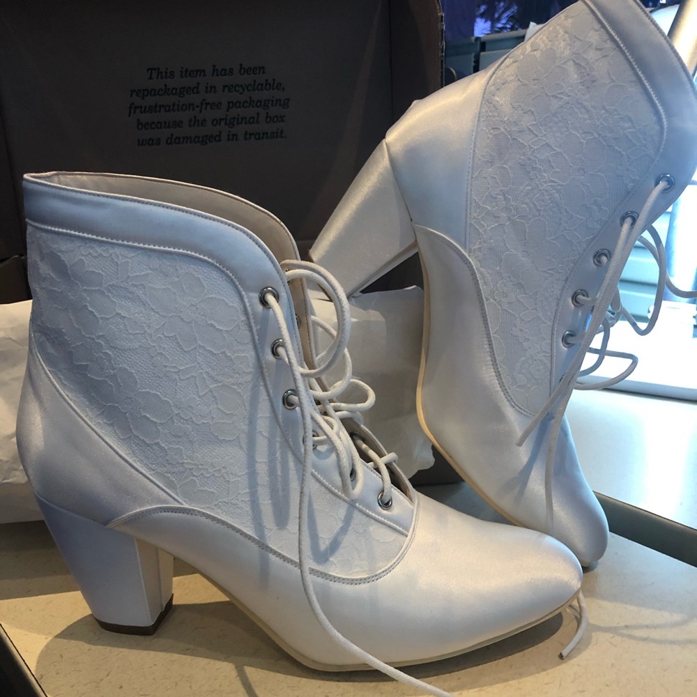 Lace ankle booties Size 9 - new